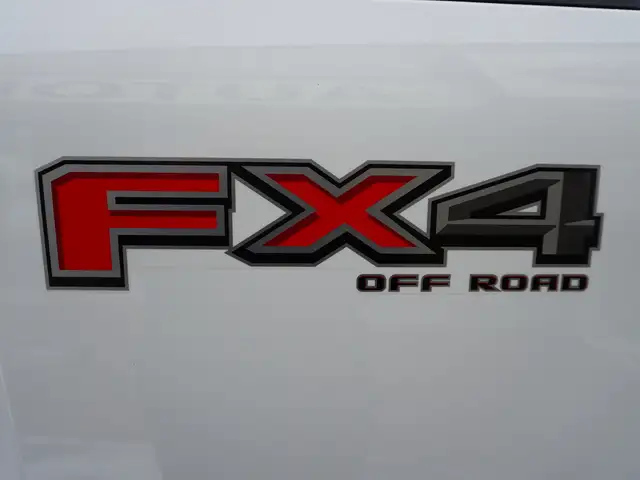 2024 Ford F-250 LIKE NEW - FX4 Crew Cab LONG BOX!! LOW KMS!! - Photo 45