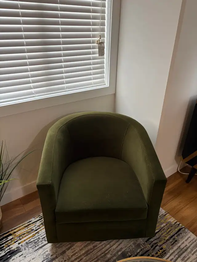 Swivel Chair - Photo 2