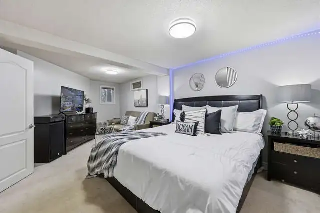 Just LISTED 2   2 Detached BUNGALOW in Pickering ON - Photo 8