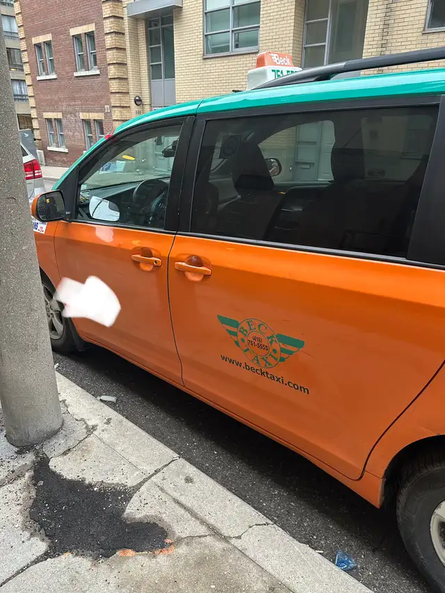 URGENT - 2015 Toyota Sienna Wheelchair Accessible Van - Photo 2