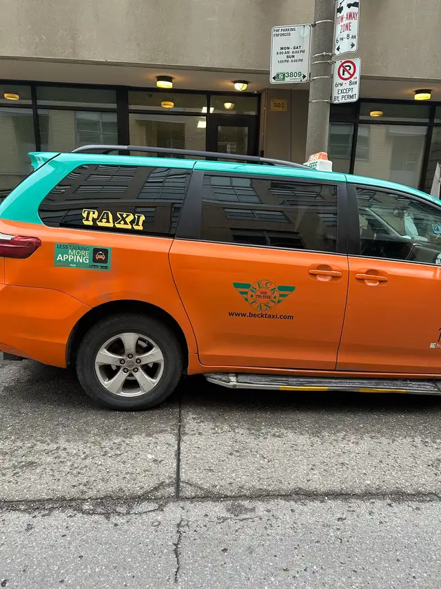 URGENT - 2015 Toyota Sienna Wheelchair Accessible Van - Photo 4