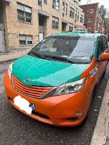 URGENT - 2015 Toyota Sienna Wheelchair Accessible Van - Photo 5