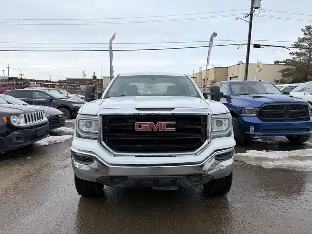 2018 GMC SIERRA 1500 CREW CAB 4X4, 5.3L, V8, Clean Carfax, Back - Photo 2