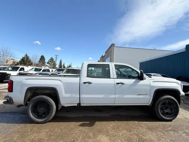 2018 GMC SIERRA 1500 CREW CAB 4X4, 5.3L, V8, Clean Carfax, Back - Photo 4