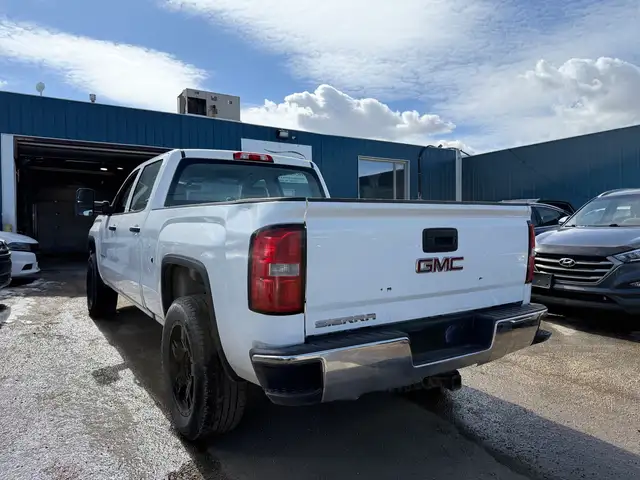 2018 GMC SIERRA 1500 CREW CAB 4X4, 5.3L, V8, Clean Carfax, Back - Photo 5