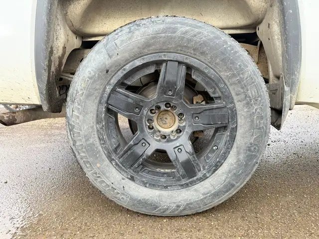 2018 GMC SIERRA 1500 CREW CAB 4X4, 5.3L, V8, Clean Carfax, Back - Photo 9