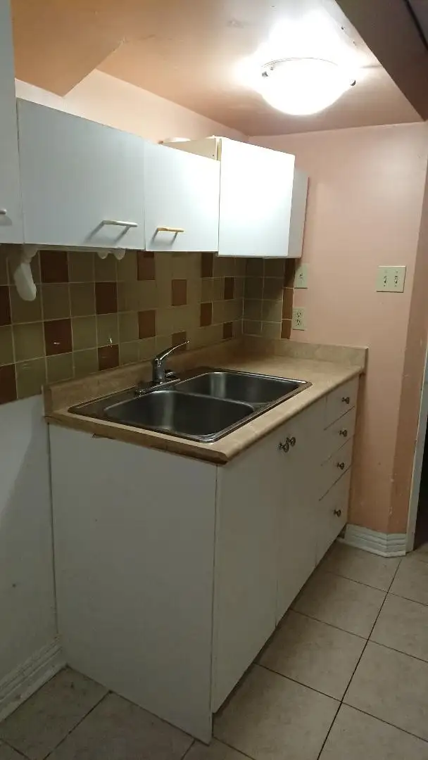 One Bedroom Basement Apartment for rent in Scarborough - Photo 3
