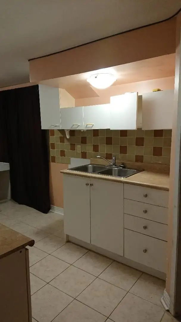 One Bedroom Basement Apartment for rent in Scarborough - Photo 4