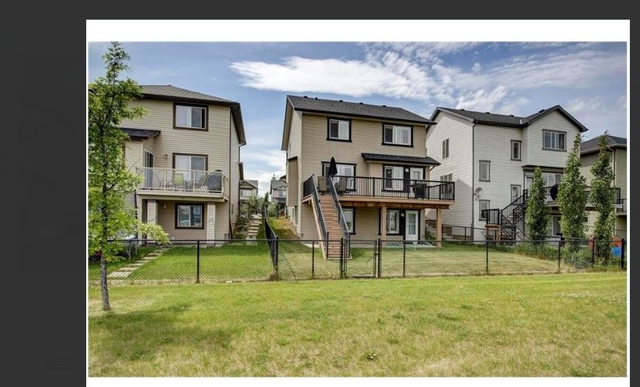 Main floor 3 bed.2.5 bath, bonus room and attached double garage - Photo 2