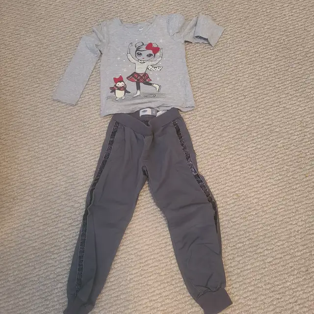 Youth girl cloteths Size 4/5 all 13 items - Photo 4