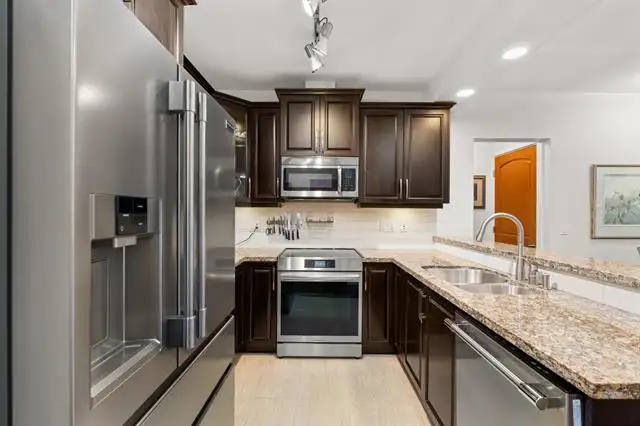 Langley Condo Rental - Photo 3