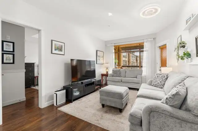 Langley Condo Rental - Photo 5