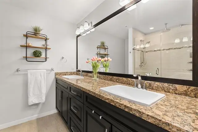 Langley Condo Rental - Photo 7