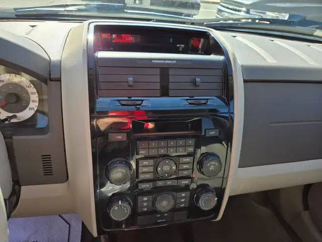 2011 Mazda Tribute AWD V6 Auto GX - Photo 13