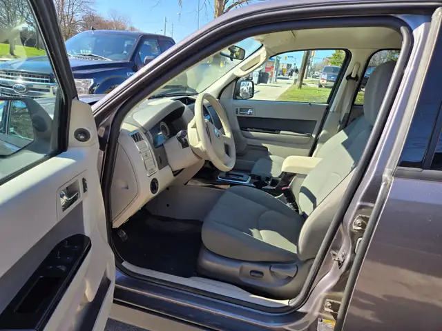 2011 Mazda Tribute AWD V6 Auto GX - Photo 16