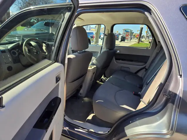 2011 Mazda Tribute AWD V6 Auto GX - Photo 17