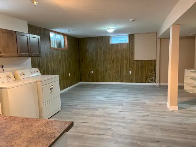 Marlbourough 2 bedrm legal suite,sep ent&laudry, $ 1130/m 60%ut