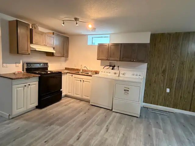 Marlbourough 2 bedrm legal suite,sep ent&laudry, $ 1130/m 60%ut - Photo 2