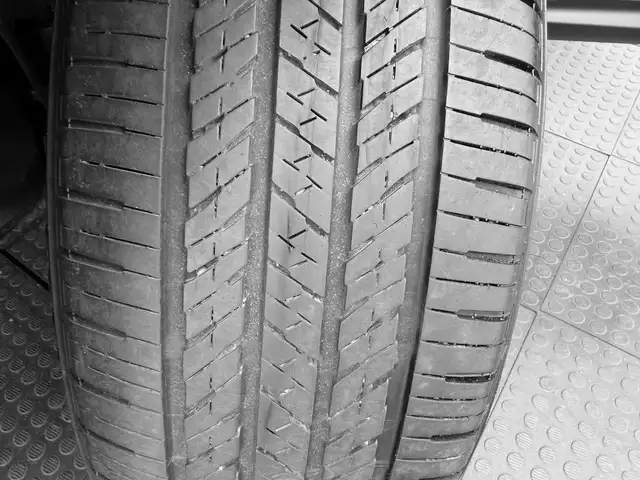 2022 Lexus NX 350h Hybrid AWD-Red Cooled Leather-Pano Roof-Wirel - Photo 35