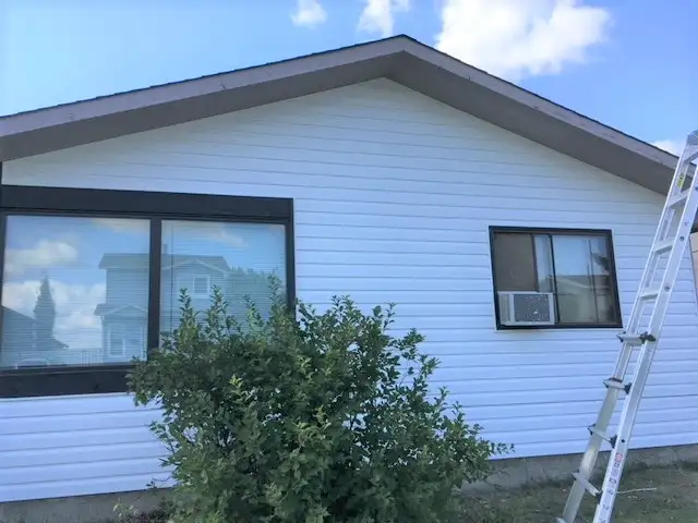 Abbeydale main floor 3 bedroom, sep entance $1380/m 60% ut