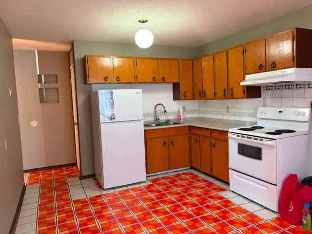 Abbeydale main floor 3 bedroom, sep entance $1380/m 60% ut - Photo 2