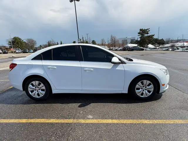 2012 Chevrolet Cruze 4dr Sedan Eco w/1SA - Photo 2