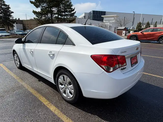 2012 Chevrolet Cruze 4dr Sedan Eco w/1SA - Photo 6