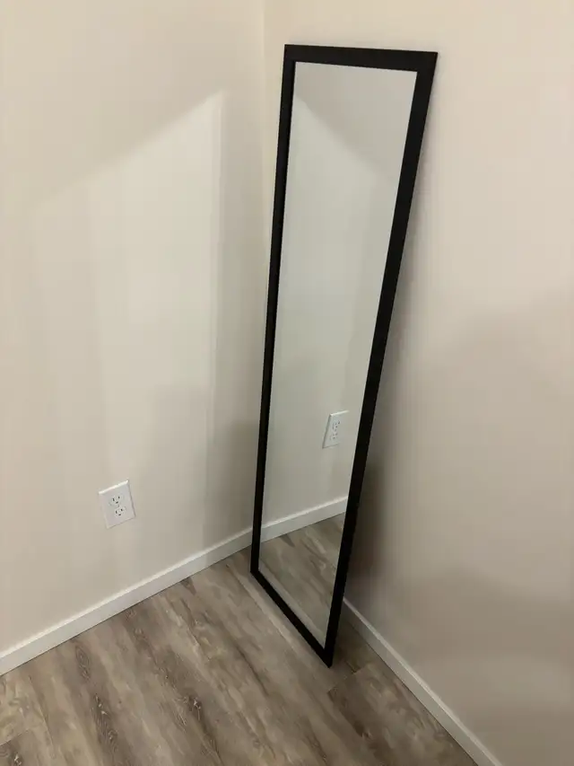 stand up mirror for sale $5 - Photo 3