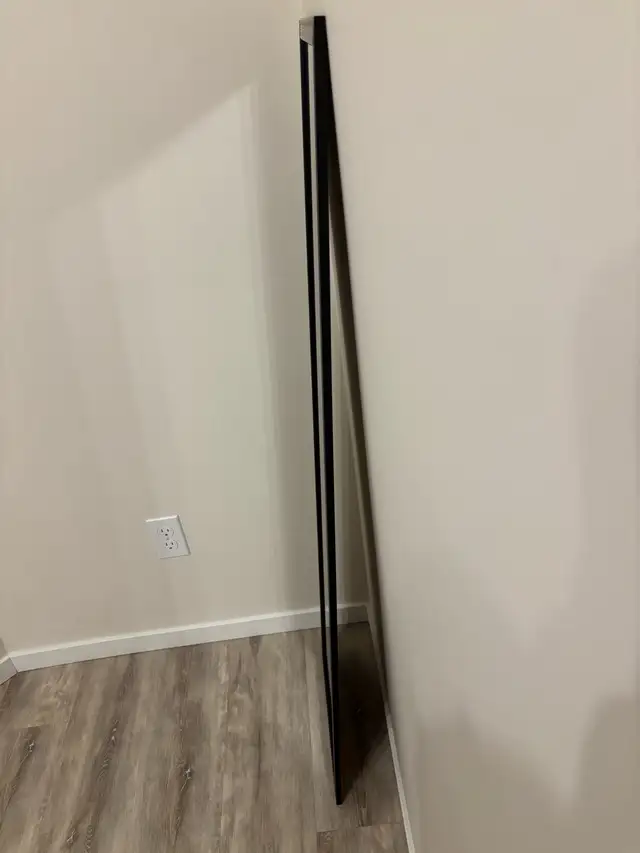 stand up mirror for sale $5 - Photo 4