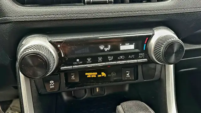 2020 Toyota RAV4 LE AWD - NO ACCIDENTS - HEATED SEATS - ALL WHEE - Photo 14