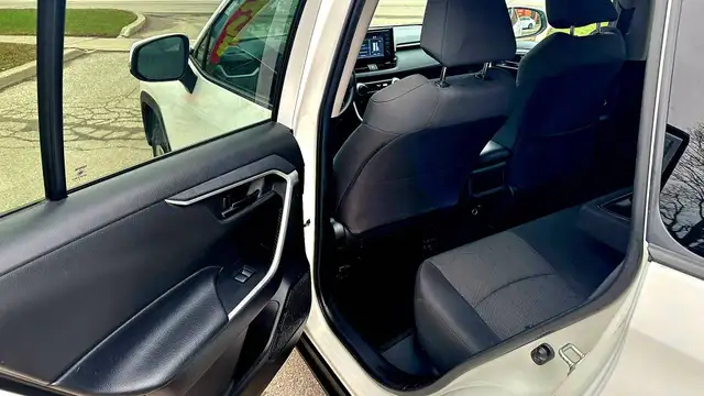 2020 Toyota RAV4 LE AWD - NO ACCIDENTS - HEATED SEATS - ALL WHEE - Photo 18