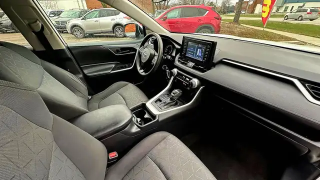 2020 Toyota RAV4 LE AWD - NO ACCIDENTS - HEATED SEATS - ALL WHEE - Photo 21