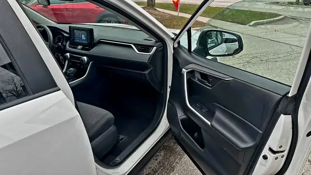 2020 Toyota RAV4 LE AWD - NO ACCIDENTS - HEATED SEATS - ALL WHEE - Photo 22