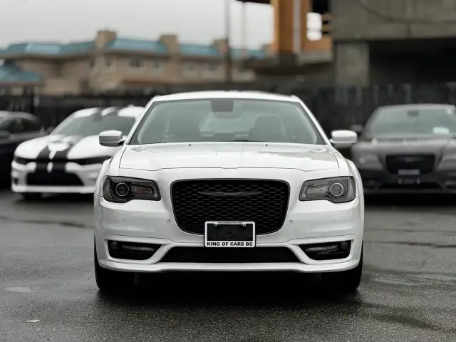 2023 CHRYSLER 300 - Photo 2