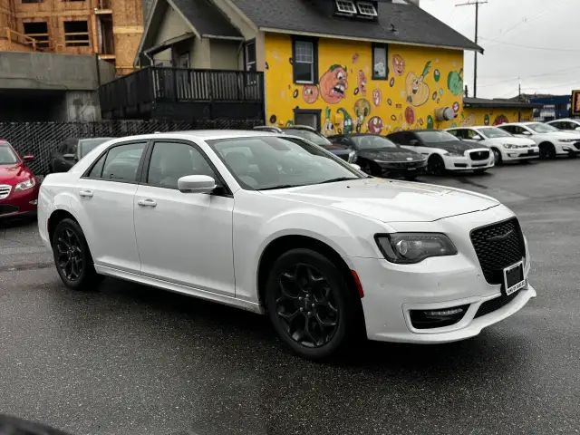 2023 CHRYSLER 300 - Photo 3