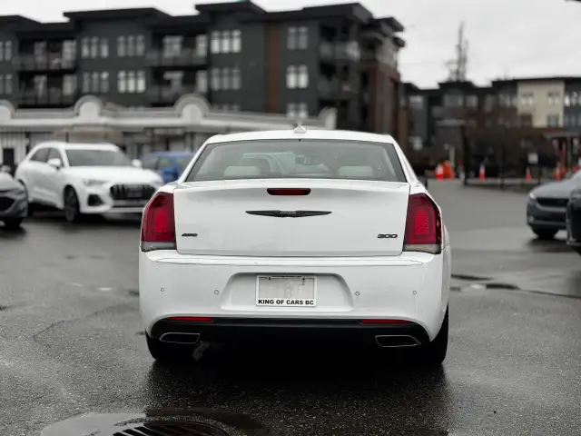 2023 CHRYSLER 300 - Photo 5