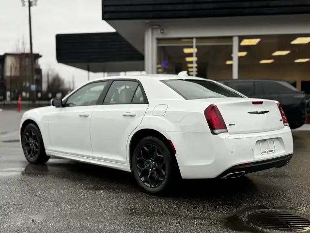 2023 CHRYSLER 300 - Photo 6