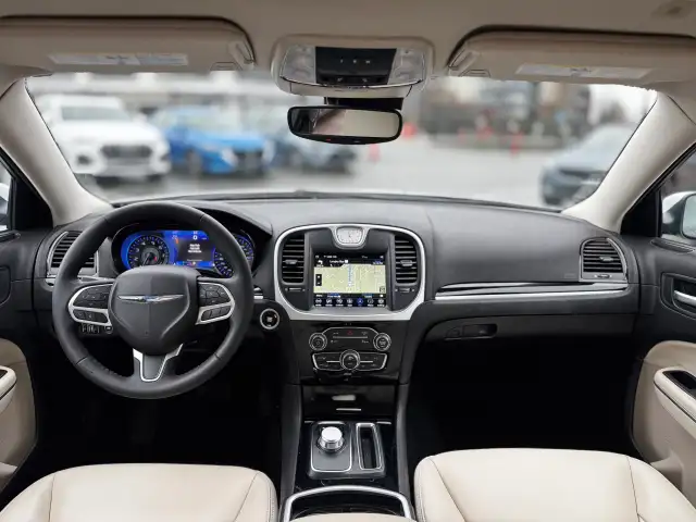 2023 CHRYSLER 300 - Photo 7