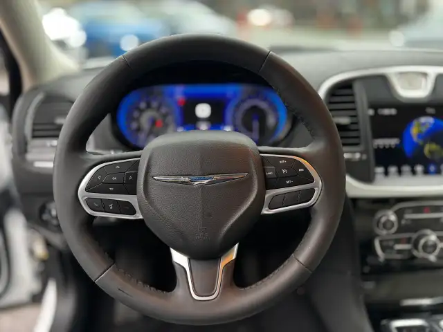 2023 CHRYSLER 300 - Photo 8