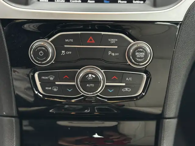 2023 CHRYSLER 300 - Photo 14