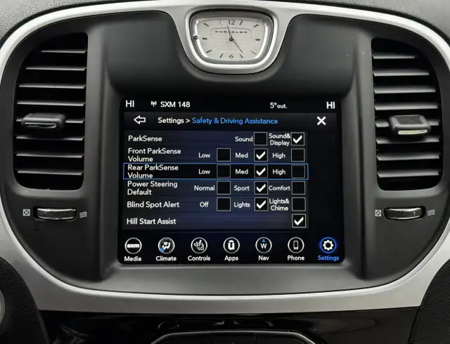 2023 CHRYSLER 300 - Photo 16