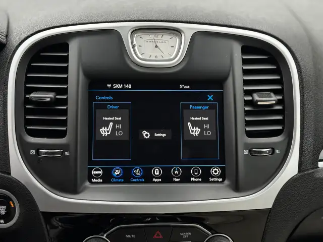 2023 CHRYSLER 300 - Photo 18