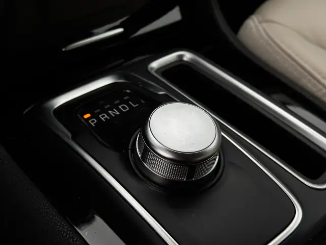 2023 CHRYSLER 300 - Photo 22