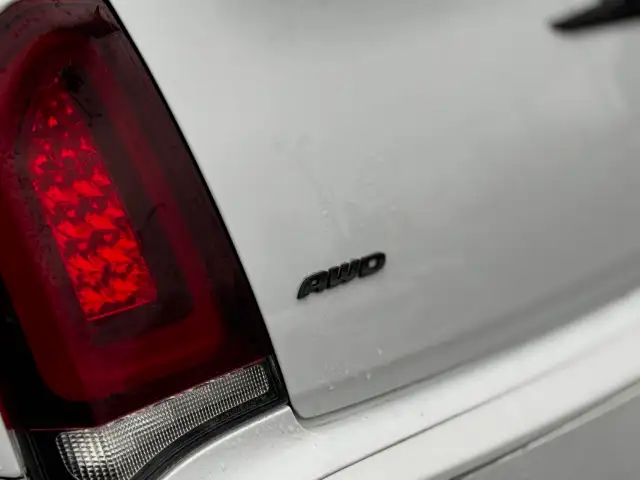 2023 CHRYSLER 300 - Photo 23