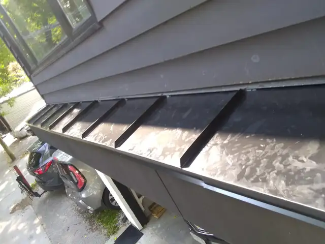 ROOFING/SIDING Repairs Call James Poole at 647 717-0317. - Photo 2