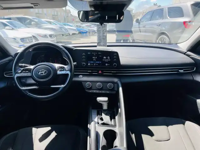 2023 HYUNDAI Elantra SEL - Photo 17