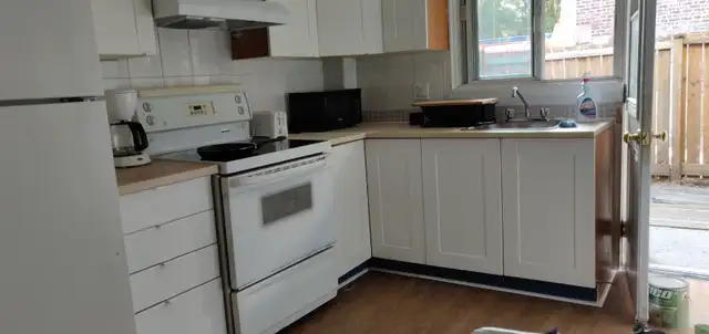 Nice, 1br in a fully furnished 4 1/5 apartment for sub this May