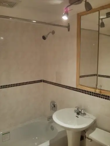 Nice, 1br in a fully furnished 4 1/5 apartment for sub this May - Photo 3