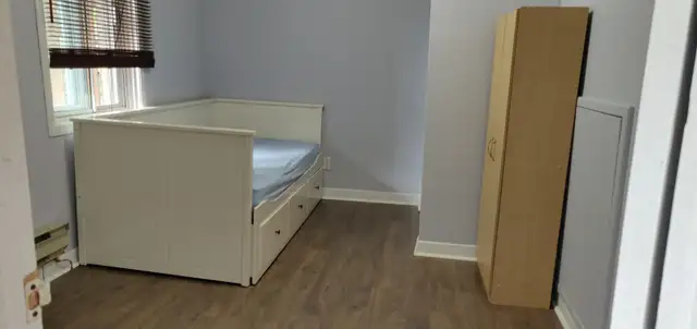 Nice, 1br in a fully furnished 4 1/5 apartment for sub this May - Photo 4