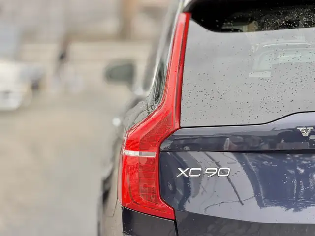 2016 Volvo XC 90 T8 Inscription eAWD (Plug in Hybrid) | 1 Owner - Photo 11